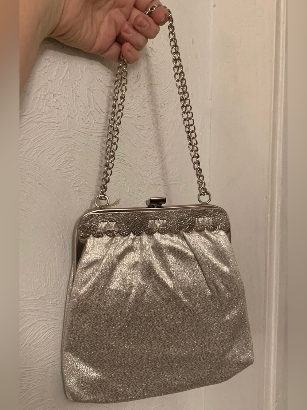 Vintage 1950’s Silver Lame Purse/Evening Bag With Metal Frame & Chain Strap